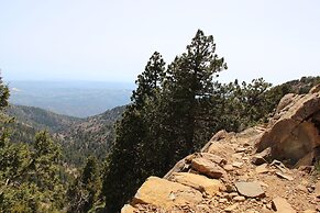 Tzionis Petroktisto Holiday Stonehouse