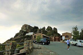 Tzionis Petroktisto Holiday Stonehouse