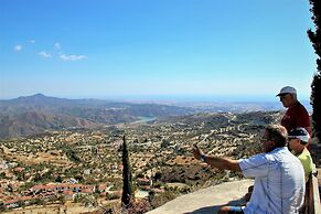 Tzionis Petroktisto Holiday Stonehouse