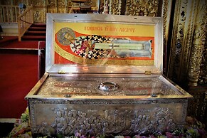 Tzionis Petroktisto Holiday Stonehouse