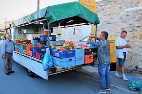 Tzionis Petroktisto Holiday Stonehouse