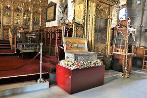 Tzionis Petroktisto Holiday Stonehouse