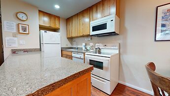 San Sierra 10 Updated Condo, with Complex Jacuzzi, Short Walk to The V