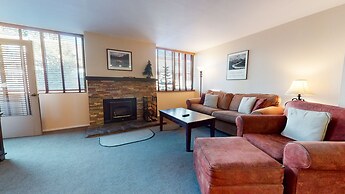 San Sierra 10 Updated Condo, with Complex Jacuzzi, Short Walk to The V