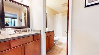 San Sierra 10 Updated Condo, with Complex Jacuzzi, Short Walk to The V