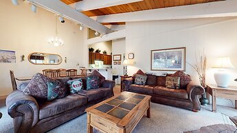 Chateau de Montagne 24 Light And Bright Condo with Private Washer Drye