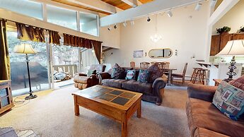 Chateau de Montagne 24 Light And Bright Condo with Private Washer Drye