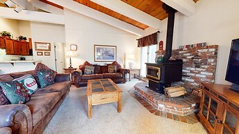 Chateau de Montagne 24 Light And Bright Condo with Private Washer Drye