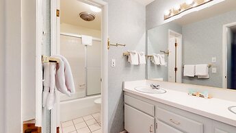 Chateau de Montagne 24 Light And Bright Condo with Private Washer Drye