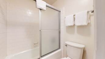 Chateau de Montagne 24 Light And Bright Condo with Private Washer Drye