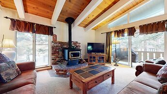 Chateau de Montagne 24 Light And Bright Condo with Private Washer Drye