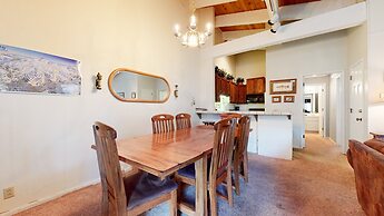 Chateau de Montagne 24 Light And Bright Condo with Private Washer Drye