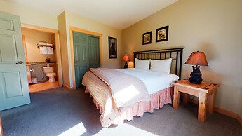 Sunstone 208 Updated Ski-In Ski-Out Condo At Sunstone Lodge with Great