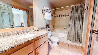 Sunstone 208 Updated Ski-In Ski-Out Condo At Sunstone Lodge with Great