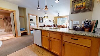 Sunstone 208 Updated Ski-In Ski-Out Condo At Sunstone Lodge with Great