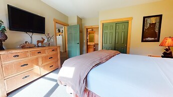 Sunstone 208 Updated Ski-In Ski-Out Condo At Sunstone Lodge with Great