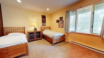 Chateau de Montagne 23 Spacious Family Condo With Great Complex Amenit