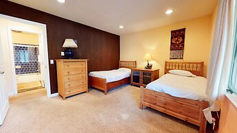 Chateau de Montagne 23 Spacious Family Condo With Great Complex Amenit