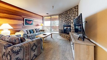 Bridges 105 Pet-Friendly. Ski-in Ski-out Condo with Beautiful Mountain