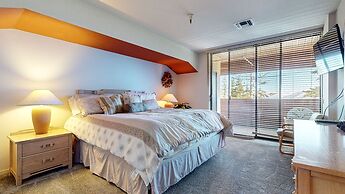 Bridges 105 Pet-Friendly. Ski-in Ski-out Condo with Beautiful Mountain