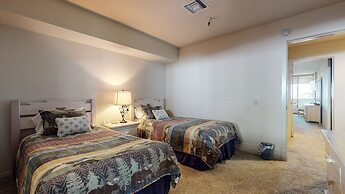 Bridges 105 Pet-Friendly. Ski-in Ski-out Condo with Beautiful Mountain