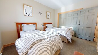 Sunstone 214 Updated Ski-In Ski-Out Condo with Great Complex Amenities