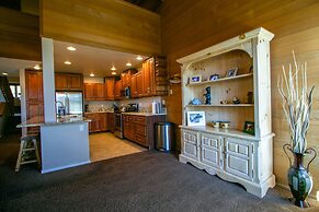 Bridges Townhome 7 Gorgeous Mountain Views, Private Jacuzzi, Steps to 