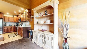 Bridges Townhome 7 Gorgeous Mountain Views, Private Jacuzzi, Steps to 