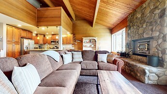 Bridges Townhome 7 Gorgeous Mountain Views, Private Jacuzzi, Steps to 