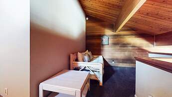 Bridges Townhome 7 Gorgeous Mountain Views, Private Jacuzzi, Steps to 
