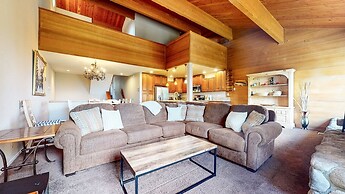 Bridges Townhome 7 Gorgeous Mountain Views, Private Jacuzzi, Steps to 