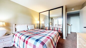 Bridges Townhome 7 Gorgeous Mountain Views, Private Jacuzzi, Steps to 