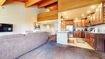 Bridges Townhome 7 Gorgeous Mountain Views, Private Jacuzzi, Steps to 