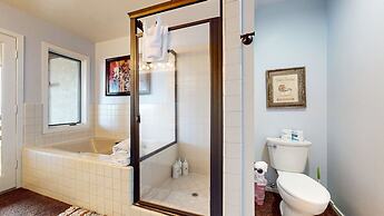 Bridges Townhome 7 Gorgeous Mountain Views, Private Jacuzzi, Steps to 