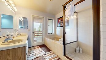 Bridges Townhome 7 Gorgeous Mountain Views, Private Jacuzzi, Steps to 