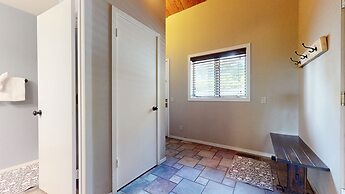 Bridges Townhome 7 Gorgeous Mountain Views, Private Jacuzzi, Steps to 