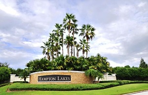 Hampton Lakes - 5 Bed 4 Baths Villa