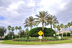 Hampton Lakes - 5 Bed 4 Baths Villa