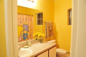 Hampton Lakes - 5 Bed 4 Baths Villa