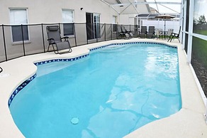 Hampton Lakes - 5 Bed 4 Baths Villa