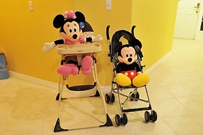 Hampton Lakes - 5 Bed 4 Baths Villa