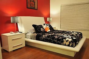 Hampton Lakes - 5 Bed 4 Baths Villa