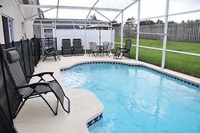 Hampton Lakes - 5 Bed 4 Baths Villa