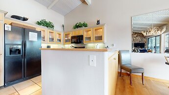 Mammoth West 137 Updated Deluxe Condo, Just A Short Walk to Canyon Lod