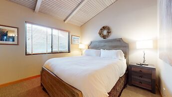 Mammoth West 137 Updated Deluxe Condo, Just A Short Walk to Canyon Lod