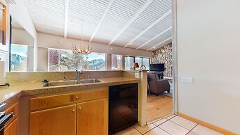 Mammoth West 137 Updated Deluxe Condo, Just A Short Walk to Canyon Lod
