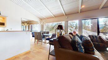 Mammoth West 137 Updated Deluxe Condo, Just A Short Walk to Canyon Lod