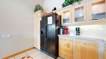 Mammoth West 137 Updated Deluxe Condo, Just A Short Walk to Canyon Lod