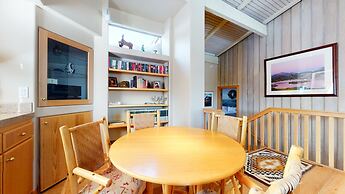 Mammoth West 137 Updated Deluxe Condo, Just A Short Walk to Canyon Lod