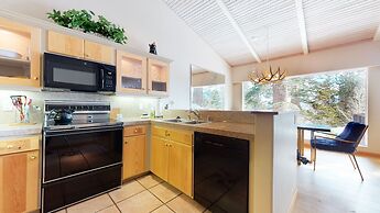 Mammoth West 137 Updated Deluxe Condo, Just A Short Walk to Canyon Lod